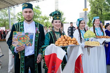 Оренбуржцы отметили День России